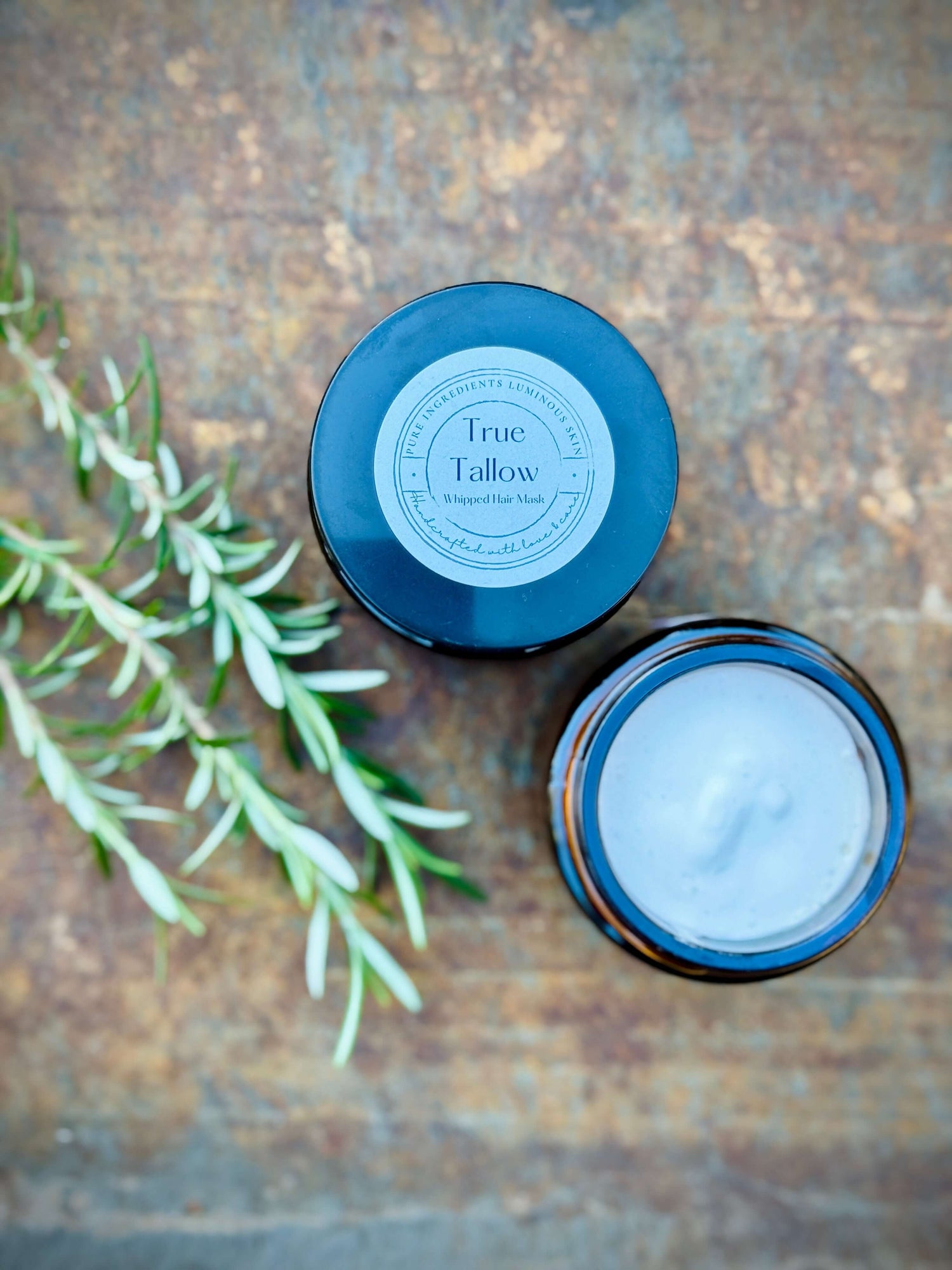 Deeply hydrates and restores shine for soft, healthy, frizz-free hair.